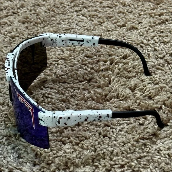 NWT Pit Viper V2 Polarized Sunglasses with Blue Reflective Lens & Speckled Frame - Picture 4 of 9